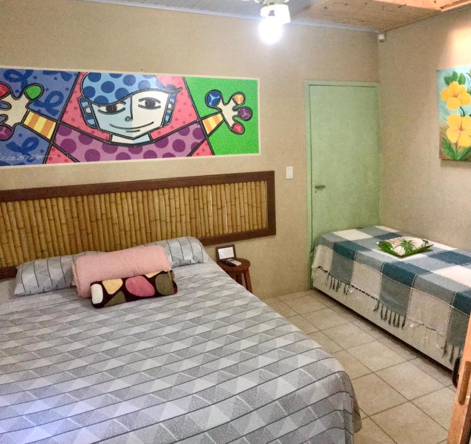 Amarelo Hibisco Hotel Guarda do Embaú Екстериор снимка